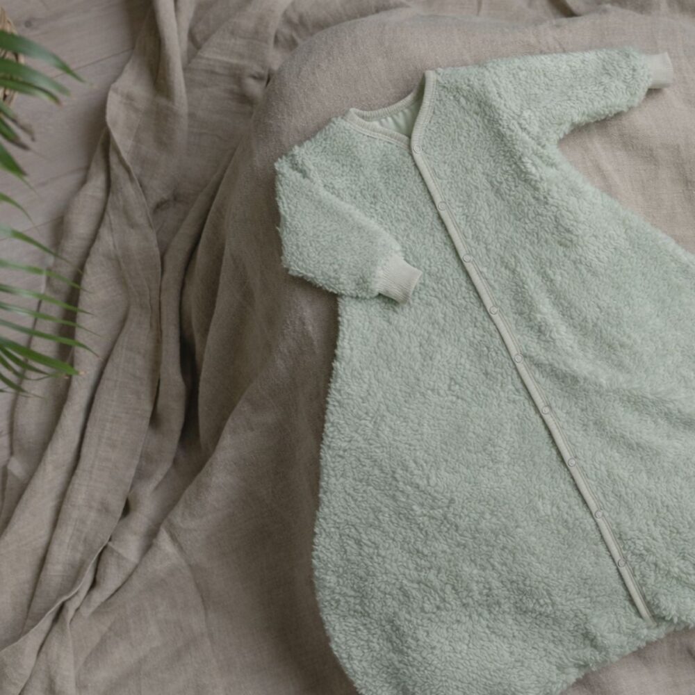 brede slaapzak voor kinderen met een gipsbroek of spreidbroek