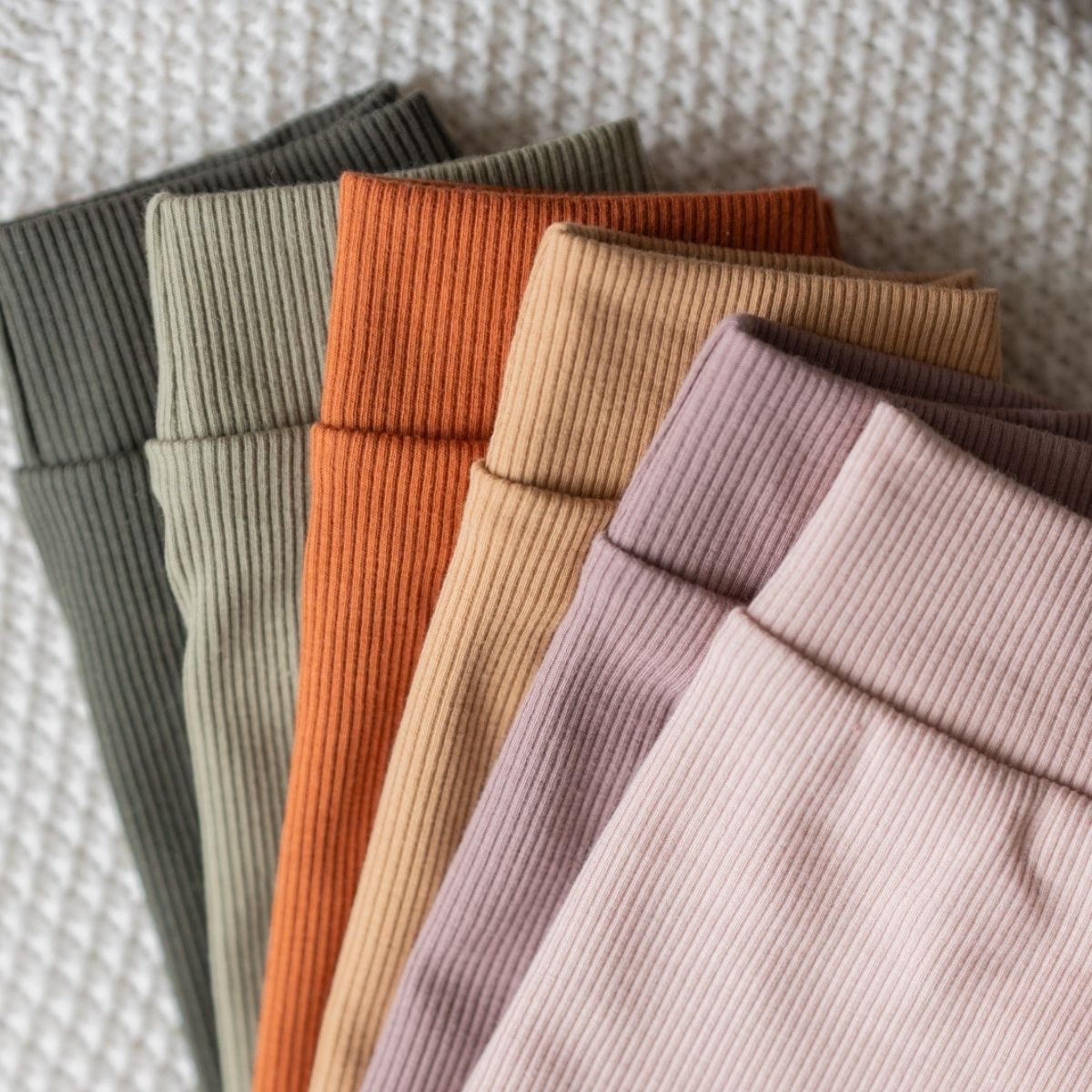 basic effen broekjes om over een pavlik bandage heen te dragen