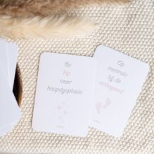 set mijlpaalkaarten voor ouders van baby’s en peuters met een gips- of spreidbroek