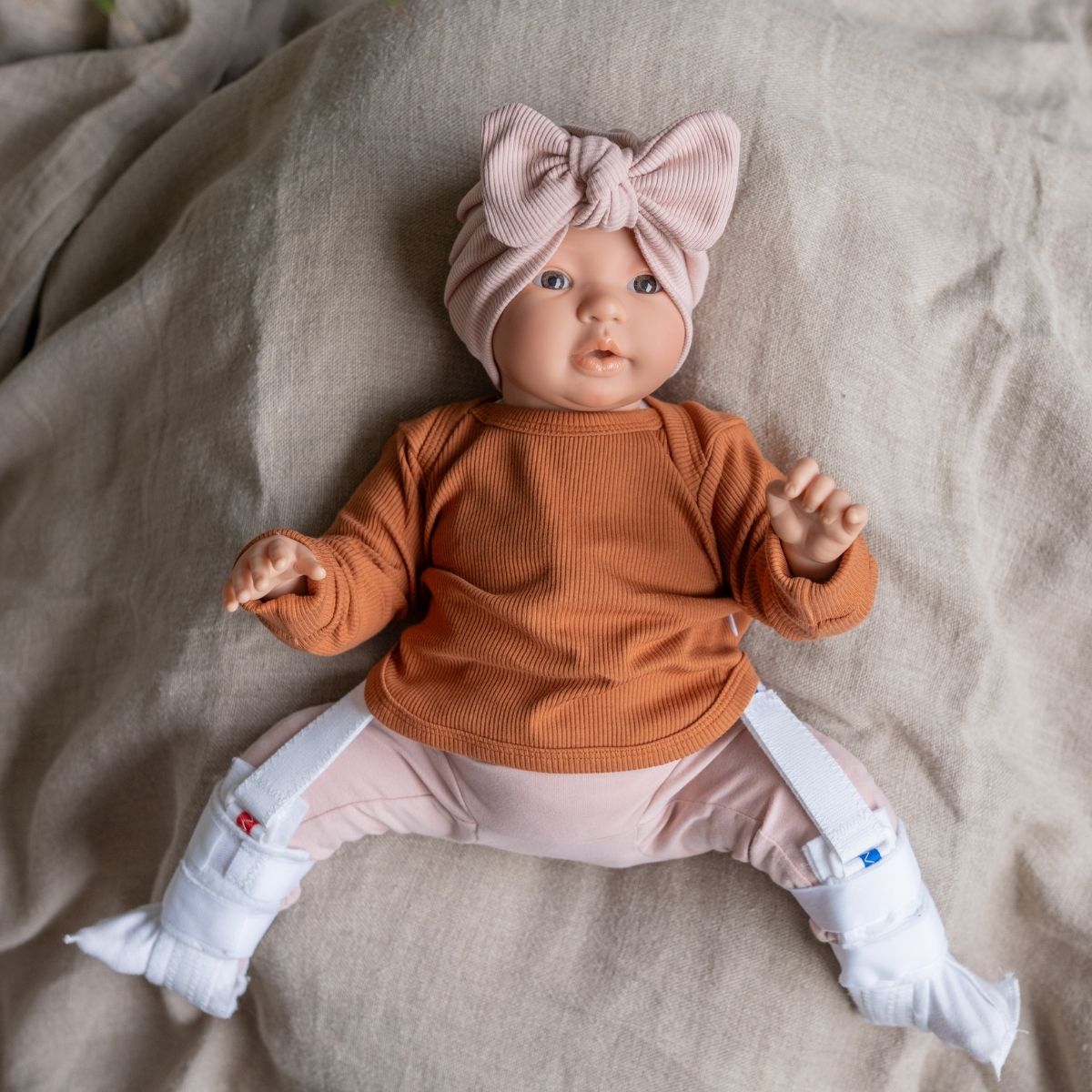 kleding voor baby's met een pavlik bandage